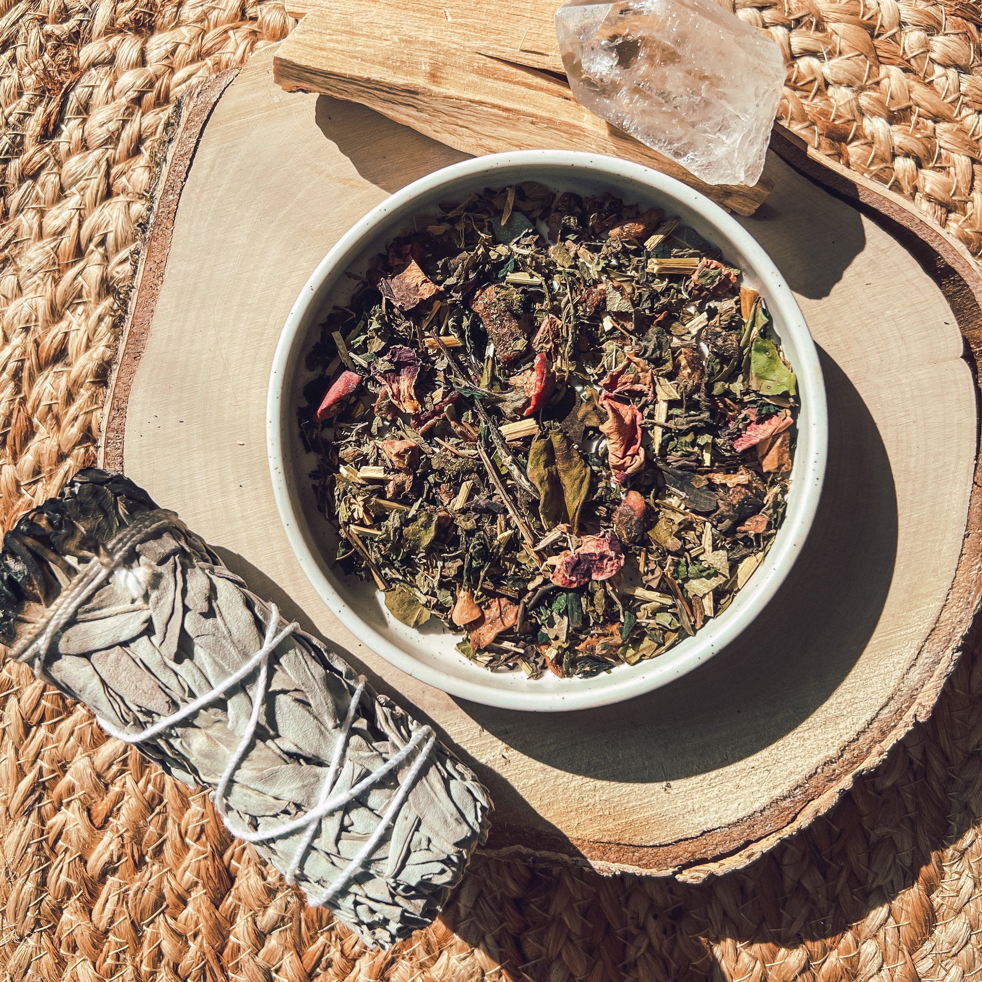 Dein Räucher Guide: Wie du mit Palo Santo, Salbei & Co. bewusst räucherst